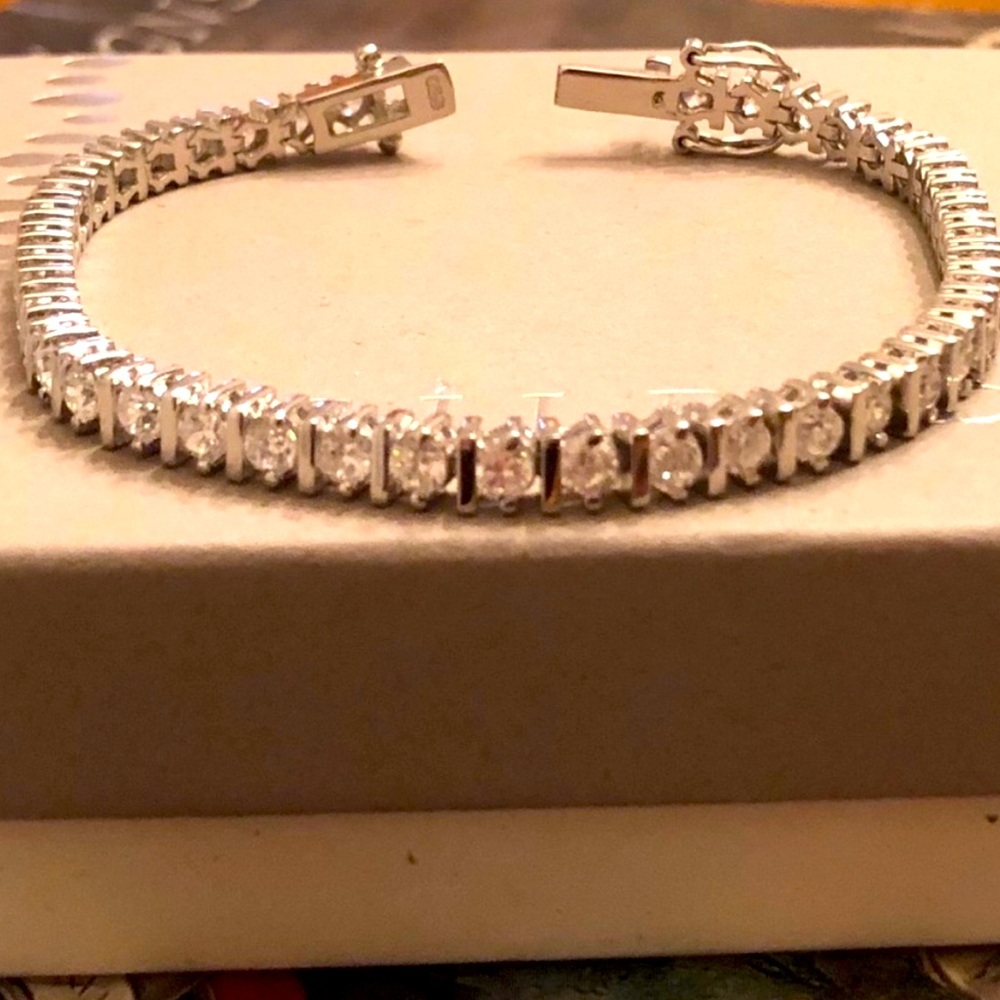 Silpada NEW Rare Vintage Sterling Silver Cubic
Zirconia Tennis Bracelet - Picture 6 of 7